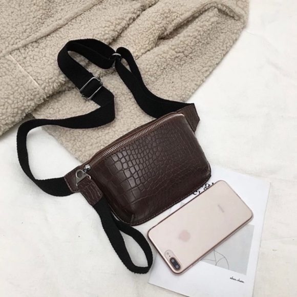 Vegan Crocodile Waist Belt Bum Bag Green Embossed - Picture 3 of 6